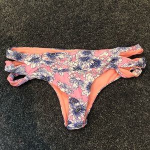 O’neill cheeky bikini bottoms